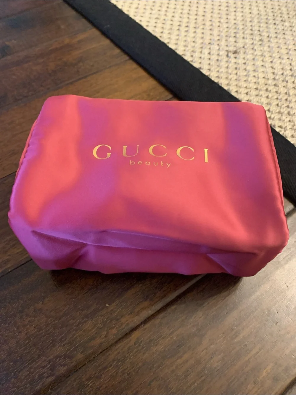 Gucci Beauty Pink Satin Beauty Cosmetic Pouch New NEVER USED